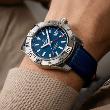 Breitling Avenger Automatic GMT 44mm Montre Homme Cuir Bleu A32320101C1X1 – Image 5