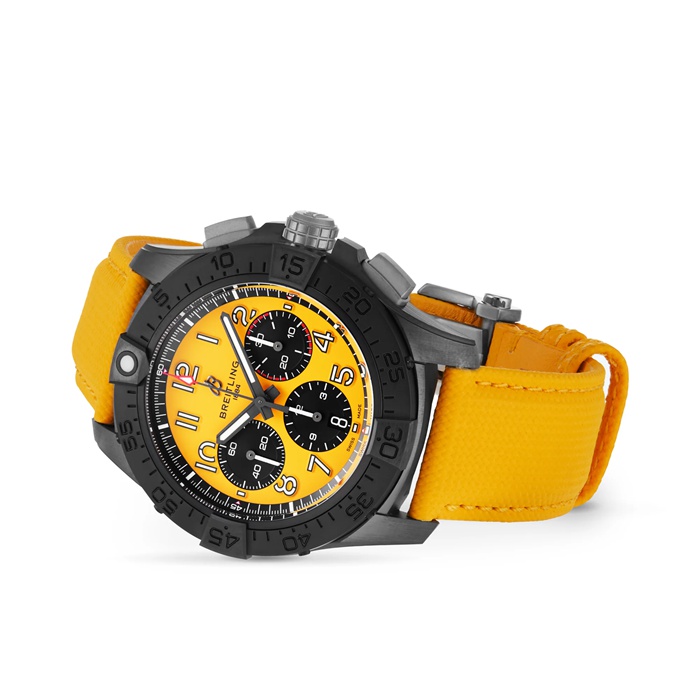 Breitling Avenger B01 Chronograph 44mm Night Mission Montre Homme Cuir Jaune SB0147101I1X1 – Image 3