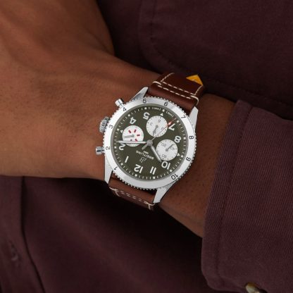 Breitling Classic AVI Chronograph 42 Curtiss P-40 Warhawk Montre à bracelet cuir A233802A1L1X1 – Image 3