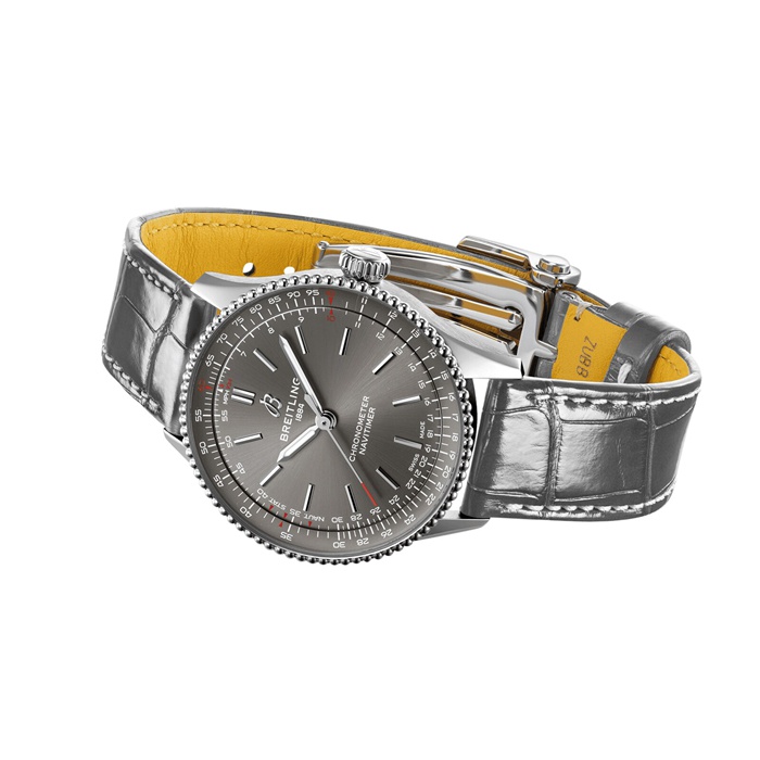 Breitling Montre Femme Navitimer 36mm Alligator gris A17327381B1P1 – Image 4
