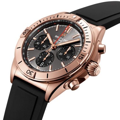 Montre Breitling Chronomat B01 42 en or rouge 18 carats RB0134101B1S1 – Image 2