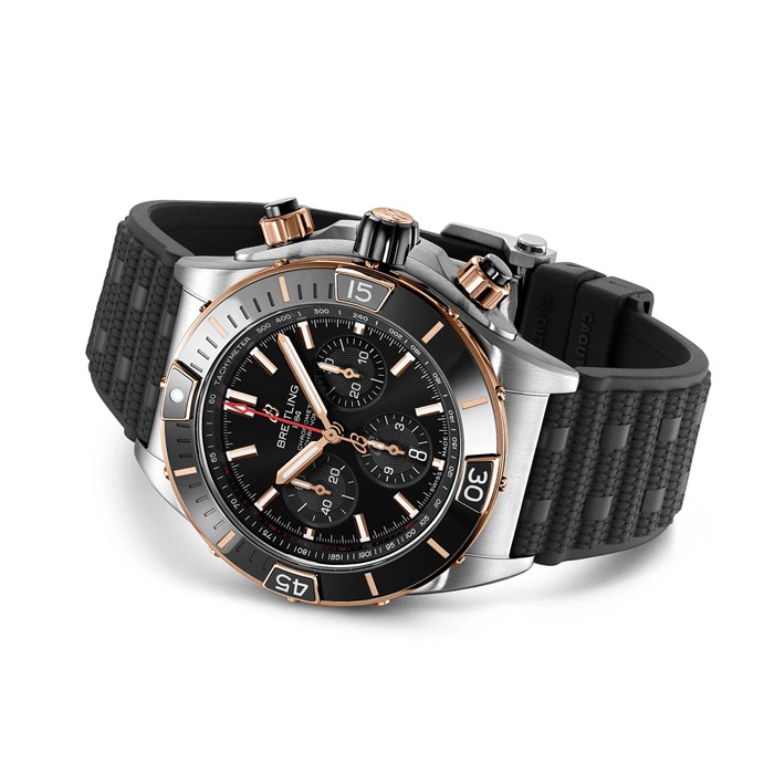 Montre Breitling Super Chronomat B01 44 en acier inoxydable et or rouge 18k UB0136251B1S1 – Image 3