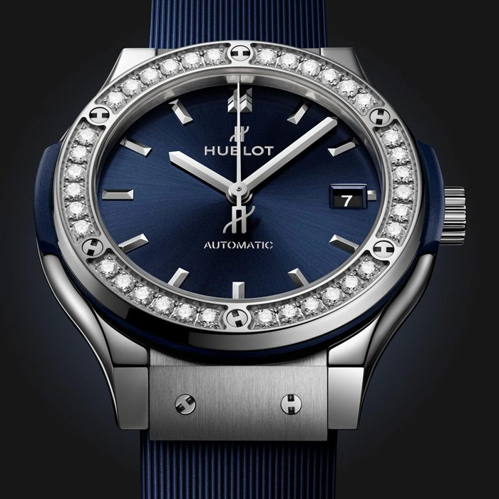 Montre Femme Hublot Classic Fusion Titanium Blue Diamonds 38mm 565.NX.7170.RX.1204 – Image 2