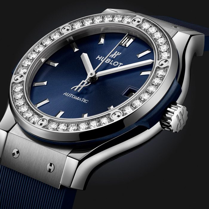 Montre Femme Hublot Classic Fusion Titanium Blue Diamonds 38mm 565.NX.7170.RX.1204 – Image 3