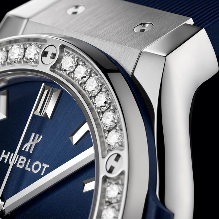Montre Femme Hublot Classic Fusion Titanium Blue Diamonds 38mm 565.NX.7170.RX.1204 – Image 4