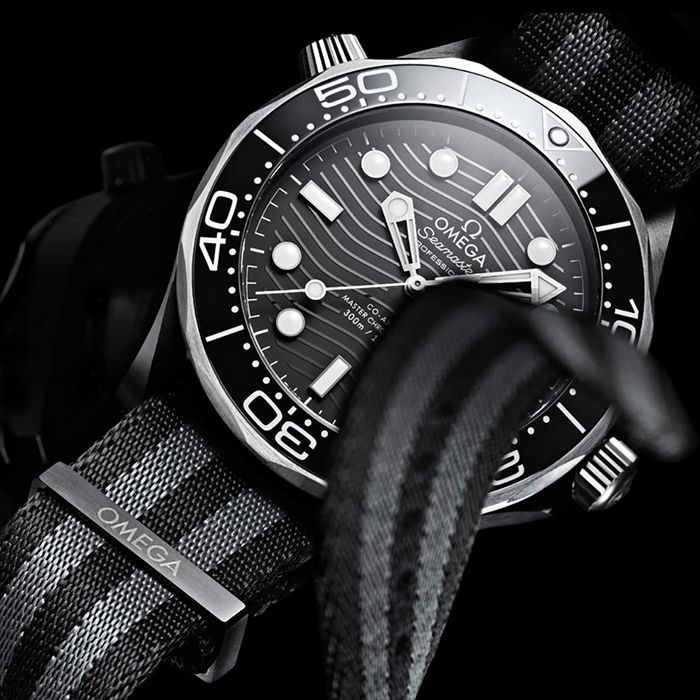 Omega Seamaster Diver 300m Co-Axial 43.5mm Montre Homme O21092442001002 – Image 4